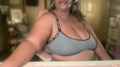 Snapshot of meetsouthernpeach chatting on December 2, 2025, 4:35 pm Southern Peach online show from December 2, 2025, 4:35 pm