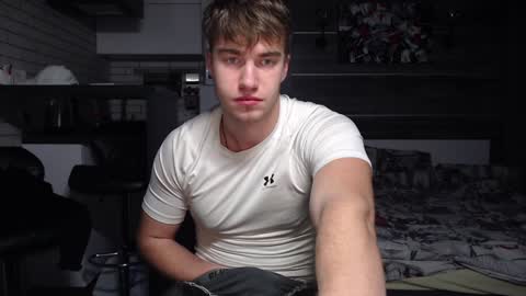 Snapshot of megamaxxxl chatting on December 2, 2024, 9:17 pm Max online show from December 2, 2024, 9:17 pm