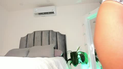 Snapshot of megan__88 chatting on January 19, 2025, 1:43 am megan online show from January 19, 2025, 1:43 am