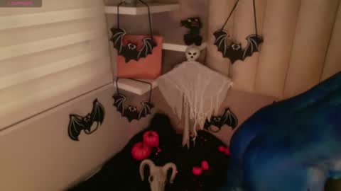     online show from October 10, 2025, 1:21 pm