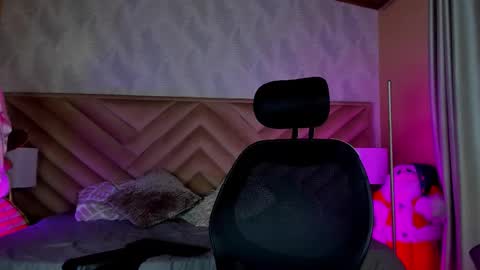 Snapshot of megan_shyne chatting on December 4, 2025, 8:23 am megan_shyne online show from December 4, 2025, 8:23 am