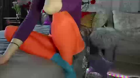 Nicki--------- Welcome to my Room online show from March 5, 2026, 8:32 am