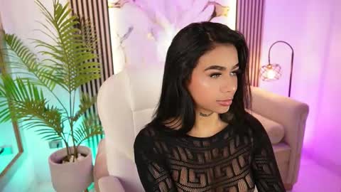 Snapshot of meganlowell chatting on November 18, 2025, 10:25 pm Megan Lowell online show from November 18, 2025, 10:25 pm