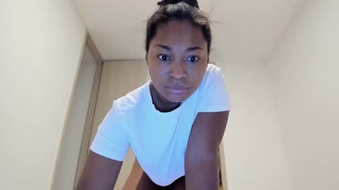 Snapshot of meganmir1 chatting on January 25, 2025, 12:17 am meganmir1 online show from January 25, 2025, 12:17 am