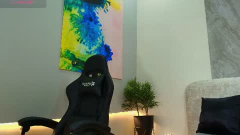 MEGGAN LUXX online show from July 28, 2026, 12:48 pm
