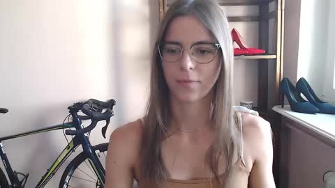 Megi online show from April 2, 2026, 6:22 am