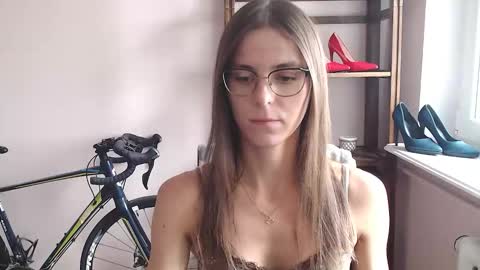 Megi online show from April 3, 2026, 1:20 pm