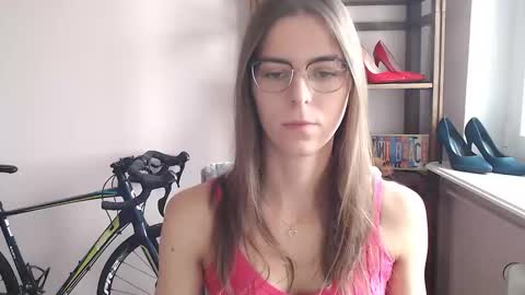 Megi online show from April 19, 2026, 6:24 am