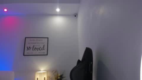 melan_owen online show from March 18, 2026, 11:02 am