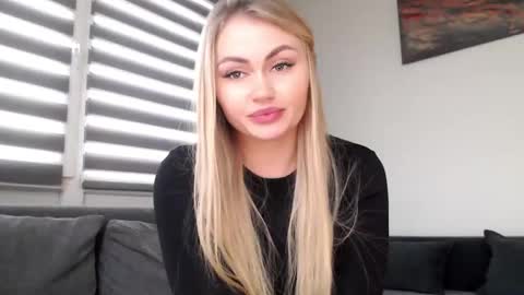 Snapshot of melani_a chatting on December 28, 2024, 12:56 pm Melania online show from December 28, 2024, 12:56 pm