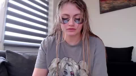 Snapshot of melani_a chatting on January 10, 2025, 12:26 pm Melania online show from January 10, 2025, 12:26 pm
