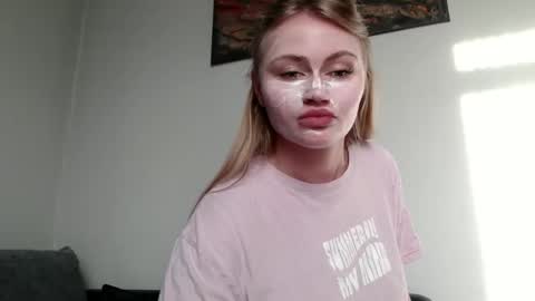Snapshot of melani_a chatting on January 28, 2025, 11:28 am Melania online show from January 28, 2025, 11:28 am