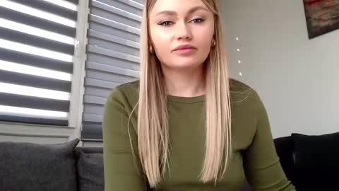 Snapshot of melani_a chatting on February 9, 2025, 12:30 pm Melania online show from February 9, 2025, 12:30 pm