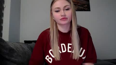 Snapshot of melani_a chatting on February 9, 2025, 8:02 pm Melania online show from February 9, 2025, 8:02 pm