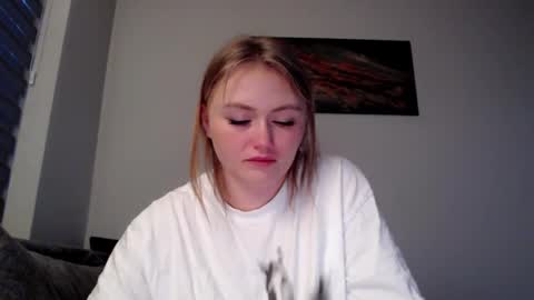 Snapshot of melani_a chatting on February 25, 2025, 4:10 pm Melania online show from February 25, 2025, 4:10 pm