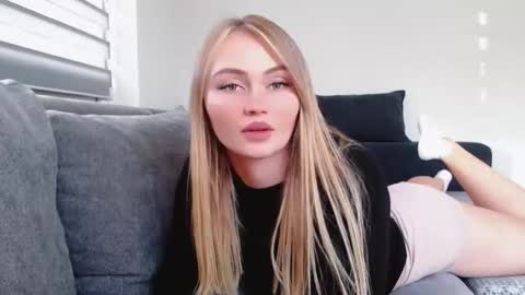 Snapshot of melani_a chatting on October 2, 2025, 2:13 pm Melania online show from October 2, 2025, 2:13 pm