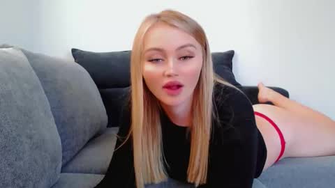 Snapshot of melani_a chatting on October 11, 2025, 1:42 pm Melania online show from October 11, 2025, 1:42 pm