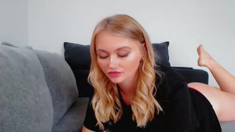 Snapshot of melani_a chatting on October 24, 2025, 10:00 am Melania online show from October 24, 2025, 10:00 am