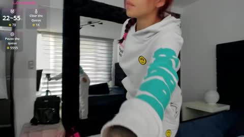 Snapshot of melanie_roux_ chatting on February 4, 2026, 12:22 pm Melanie roux online show from February 4, 2026, 12:22 pm