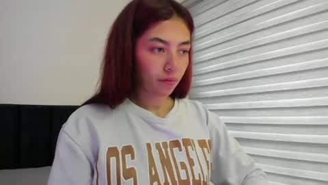Snapshot of melanie_roux_ chatting on June 8, 2026, 12:27 pm Melanie roux online show from June 8, 2026, 12:27 pm