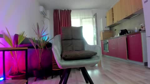 melanie_way online show from September 12, 2025, 3:12 pm