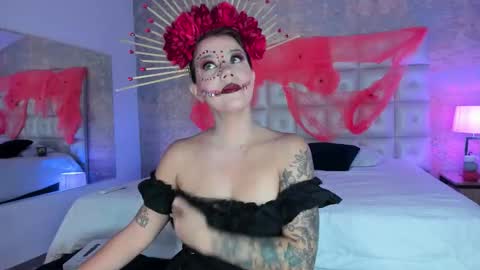 Melanie Roux online show from October 5, 2025, 12:03 pm