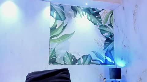 Melanie Roux online show from April 16, 2026, 9:39 pm