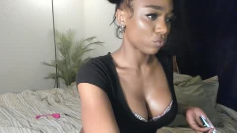 melaninmelanix online show from March 2, 2025, 9:21 am
