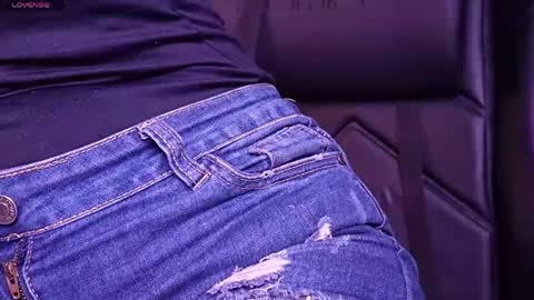 Snapshot of melanny_luv chatting on April 21, 2026, 9:17 pm MelanyLuv online show from April 21, 2026, 9:17 pm