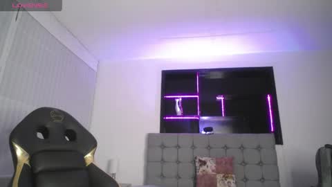 melanny_petite online show from April 15, 2026, 11:39 am