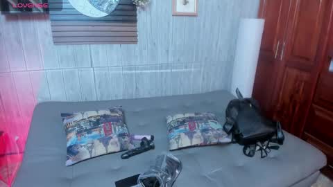 Melany online show from December 17, 2025, 1:28 pm