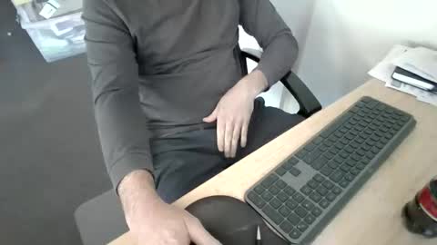 Snapshot of melbguy_075 chatting on May 1, 2026, 4:39 am melbguy_075 online show from May 1, 2026, 4:39 am