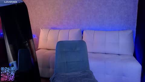 Melee Eva - Thumbs Up please  online show from March 2, 2026, 7:37 am