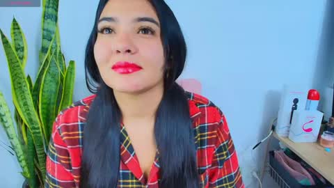    Independent model online show from May 26, 2026, 3:24 am