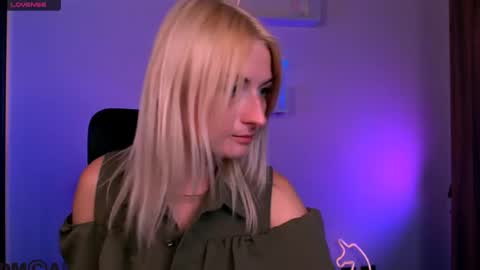 Snapshot of melisa_white1 chatting on July 19, 2026, 7:39 pm Melisa online show from July 19, 2026, 7:39 pm