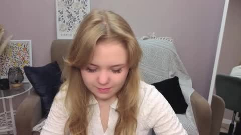 Sophia online show from October 22, 2025, 4:35 am