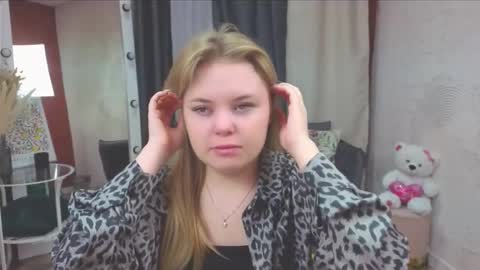 Sophia online show from December 5, 2025, 4:21 am