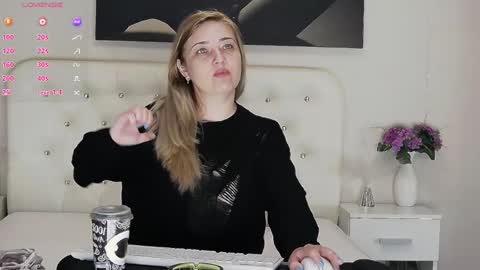 Mellanie online show from April 23, 2026, 4:35 am