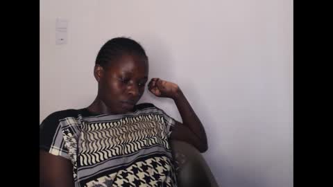 Snapshot of mellanin_pretty_ chatting on December 9, 2024, 1:24 pm . online show from December 9, 2024, 1:24 pm