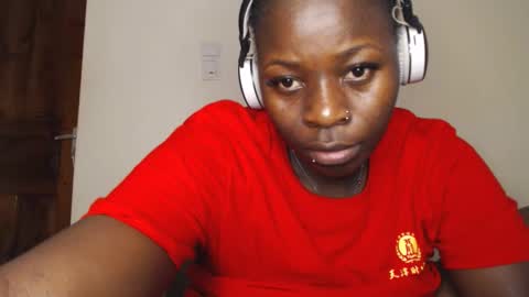 Snapshot of mellanin_pretty_ chatting on March 9, 2026, 5:44 am . online show from March 9, 2026, 5:44 am