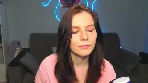 mellhyees online show from March 18, 2026, 5:05 pm