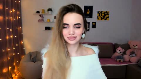 Snapshot of mellifluoustess chatting on December 20, 2024, 8:23 pm Tessa online show from December 20, 2024, 8:23 pm