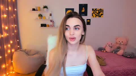 Snapshot of mellifluoustess chatting on January 7, 2025, 11:45 pm Tessa online show from January 7, 2025, 11:45 pm