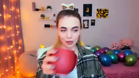 Snapshot of mellifluoustess chatting on February 14, 2025, 2:18 am Tessa online show from February 14, 2025, 2:18 am