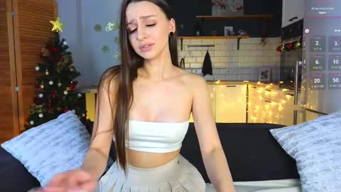 Snapshot of mellowness_ chatting on December 28, 2024, 2:32 pm Caroline online show from December 28, 2024, 2:32 pm