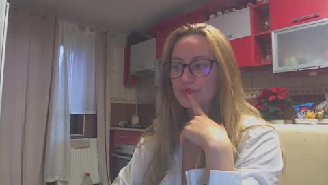 Snapshot of melly_rosey chatting on December 11, 2024, 7:09 am Melly online show from December 11, 2024, 7:09 am