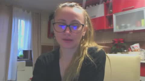 Snapshot of melly_rosey chatting on December 18, 2024, 7:04 am Melly online show from December 18, 2024, 7:04 am