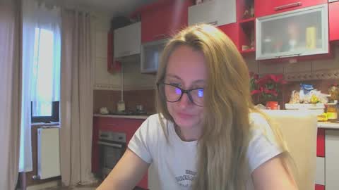 Snapshot of melly_rosey chatting on January 29, 2025, 7:25 am Melly online show from January 29, 2025, 7:25 am