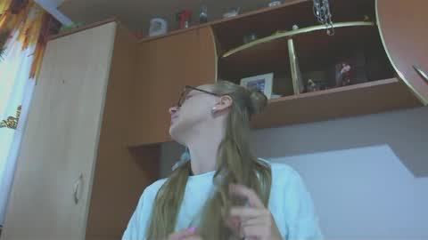 Snapshot of melly_rosey chatting on February 17, 2025, 7:37 am Melly online show from February 17, 2025, 7:37 am