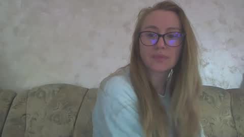 Snapshot of melly_rosey chatting on February 18, 2025, 8:16 am Melly online show from February 18, 2025, 8:16 am